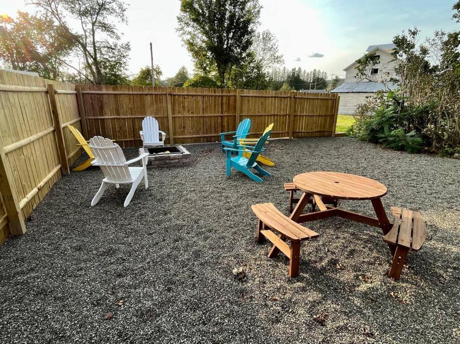 2 Bed Berkshire Getaway @ Stephentown Hotel Exterior photo